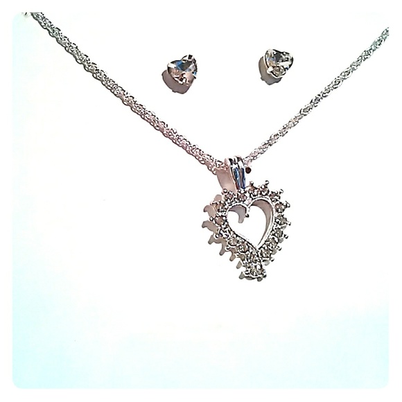 NEW! 3 piece Jewelry Set Heart Necklace with EarringS Simulated Diamonds Sparkle - Picture 7 of 14